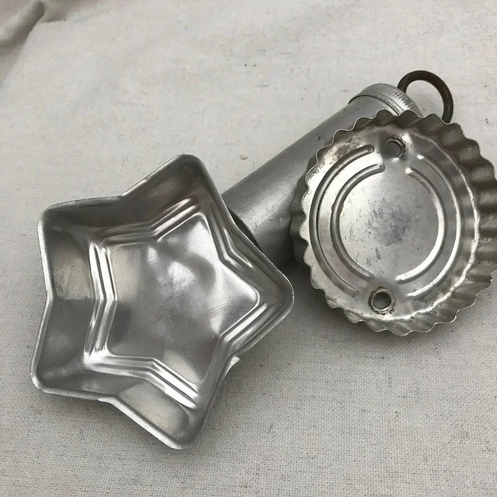 Vintage Tin Cookie Cutters: Star, Scalloped‎ Round & Pastry Press